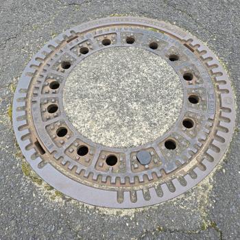 Hut für Petling in Gullideckel
